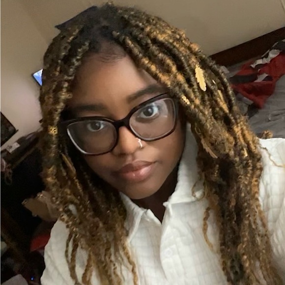 Meet your Posher, Juneisha - Picture 1 of 1